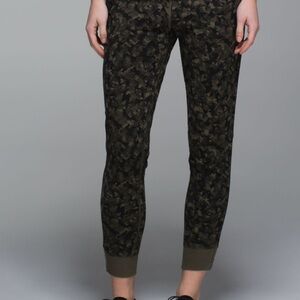 Lululemon Camouflage Women's Sweatpants. Full Side Zip